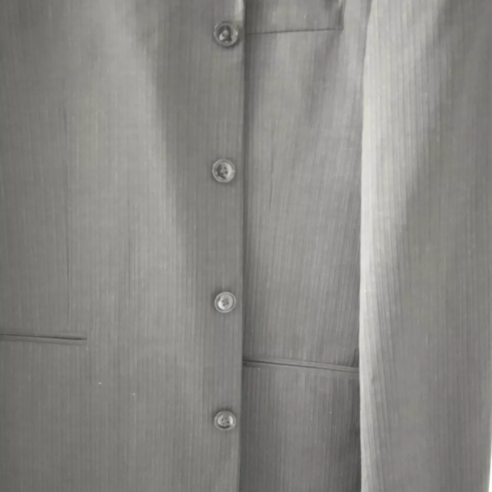 Gray 4 button suit  Sz 42/36L EUC